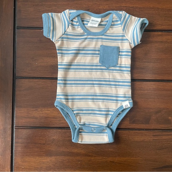 Two Little Road Co. (Formally Lulu + Roo) Short Sleeved Onesies - NEW! - Picture 3 of 6